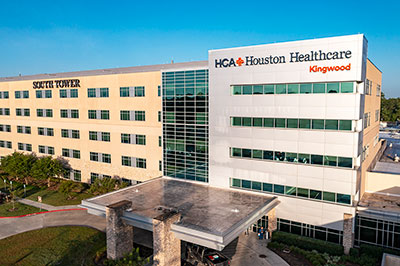 Exterior view of the main entrance at HCA Houston Healthcare Kingwood.