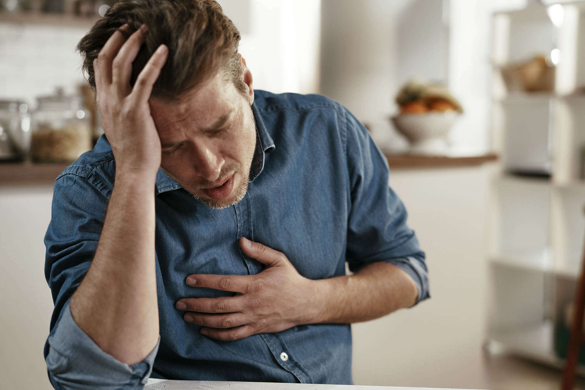 Hoofdpijn, misselijkheid, duizeligheid, moeheid en hartkloppingen: Oorzaken en behandeling