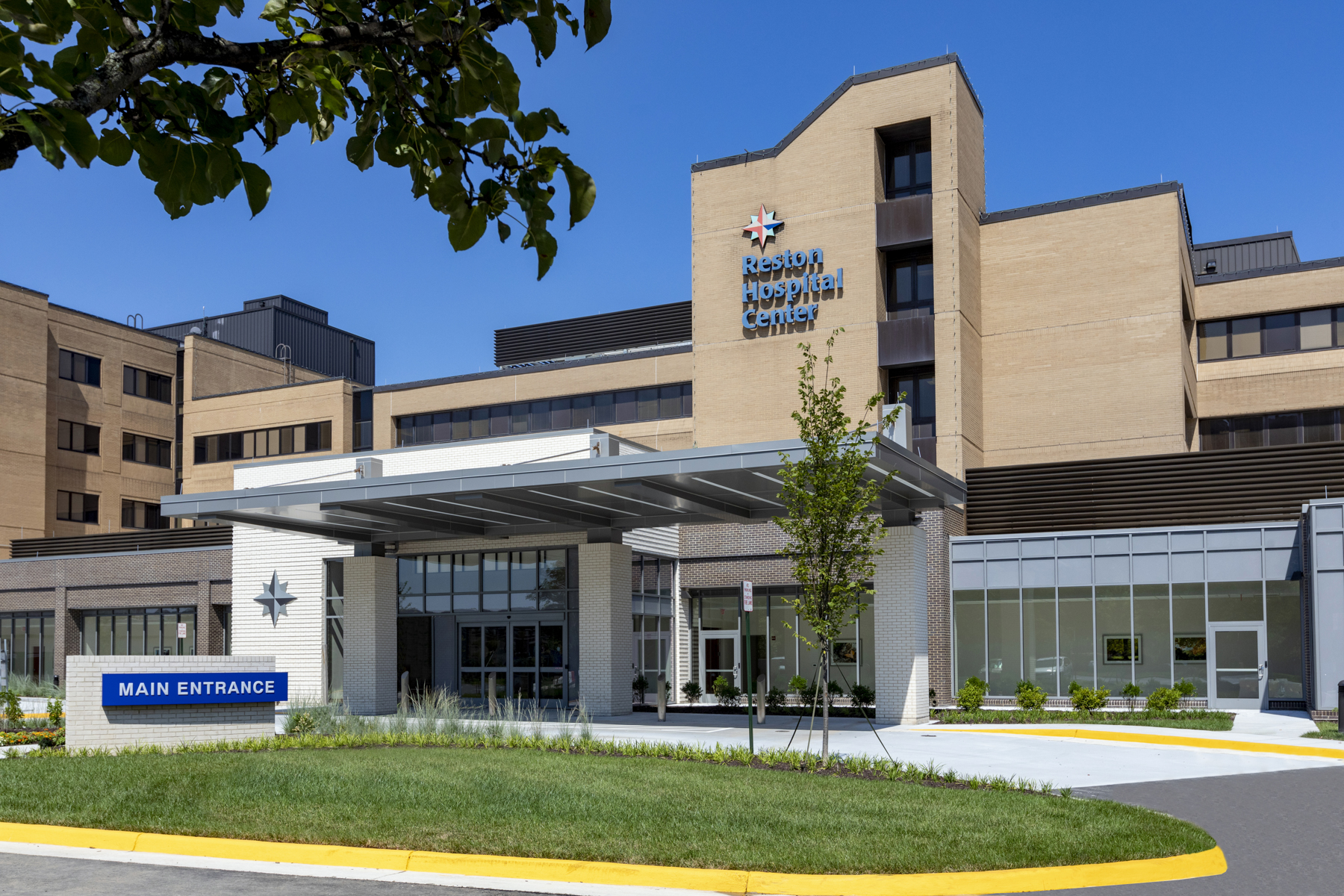 Reston Hospital Center front entrance